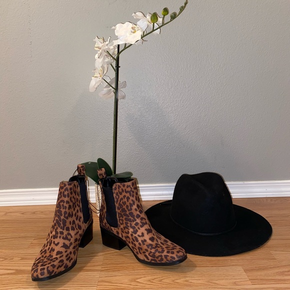 Leopard 🐆 Brown Boots 👢 - Picture 2 of 7